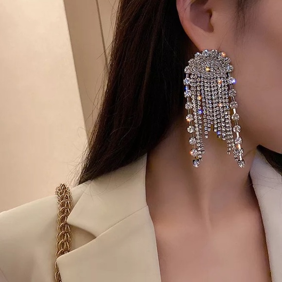 🌟 Rhinestone Silver Earrings - Picture 3 of 4